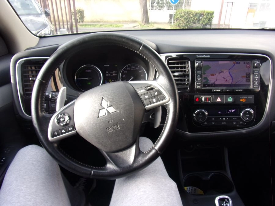 Mitsubishi OUTLANDER PHEV HYBRIDE CAN DRIVE 200CH INTENSE 5 SEATS