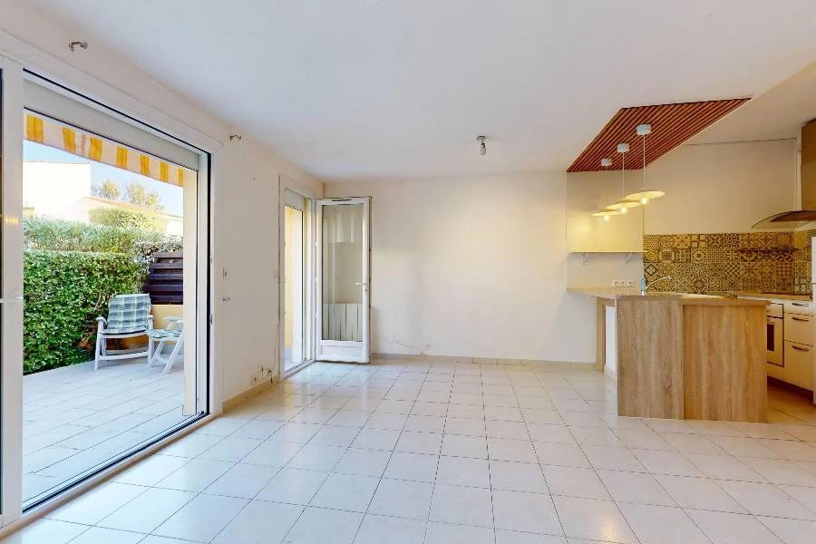CAP D'AGDE - Secteur Pinède - Rez de jardin rénové de type 3