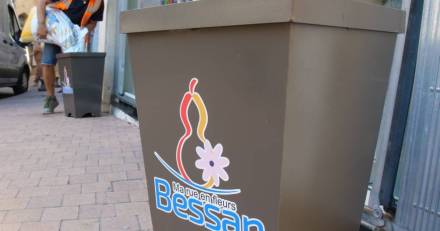 Bessan - De nouveaux bacs à fleurs citoyens distribués pour embellir les rues du centre-ville