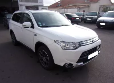 Mitsubishi OUTLANDER PHEV HYBRIDE RECHARGEABLE 200CH INTENSE 5 PLACES